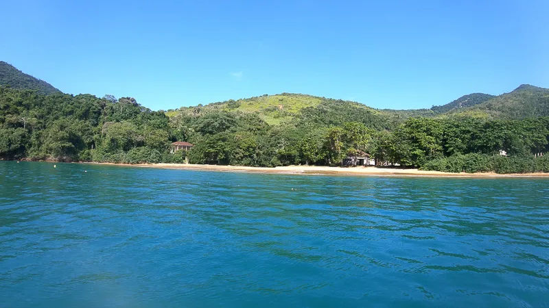 Praia na Ilha Anchieta, em Ubatuba, dentro do parque estadual