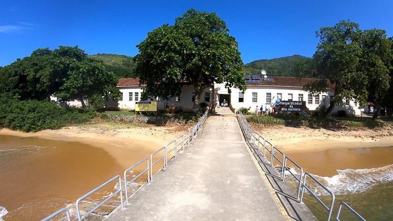 Píer de chegada da Ilha Anchieta, no Parque Estadual da Ilha Anchieta, em Ubatuba